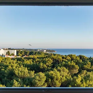 top-floor-modern-apartment-with-incredible-views.in-istria.net/