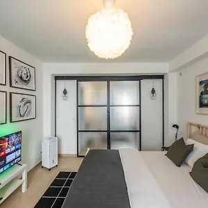 Superb 3 Bedroom & 3 Bathroom Duplex In Centre , Brussels Belgium