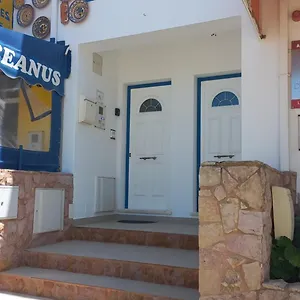 studio-in-sagres-whit-terrace-600m-from-the-beach.hotelaalgarve.com/